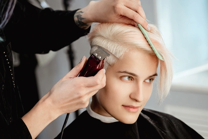 A short haircut, shaved temple and a drawing on the hair